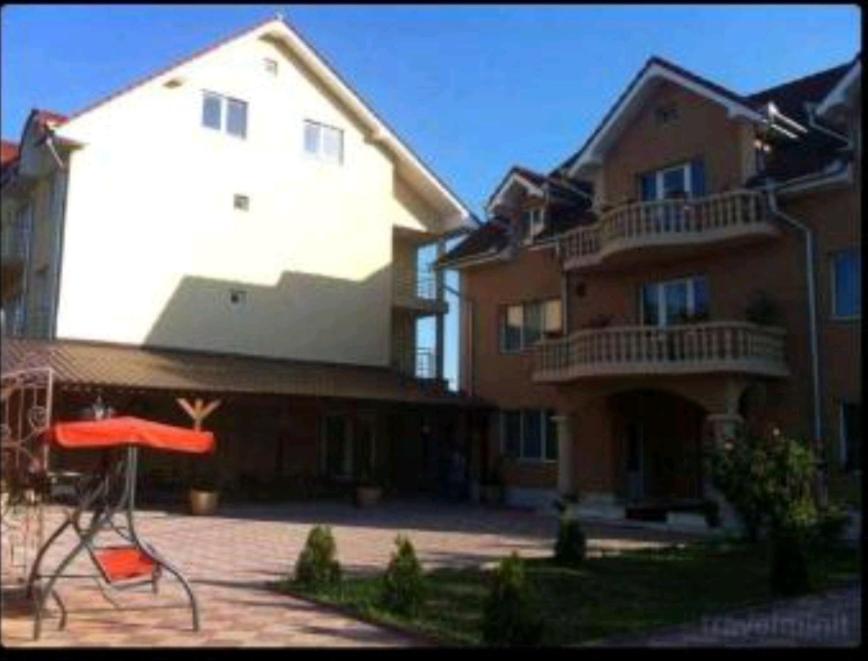 Pensiunea Lari Băile 1 Mai Exterior foto